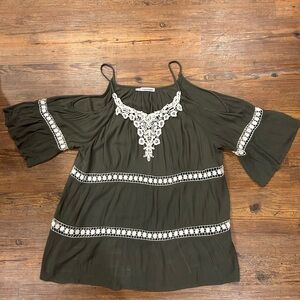 *Like New* Maurices Olive Cold-Shoulder Tunic with White Crochet Insets